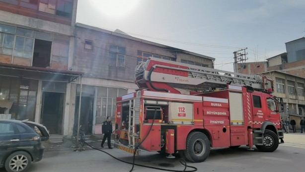 Foto - Yangını taşlarla söndürmeye çalıştılar! 30 tavuk telef oldu