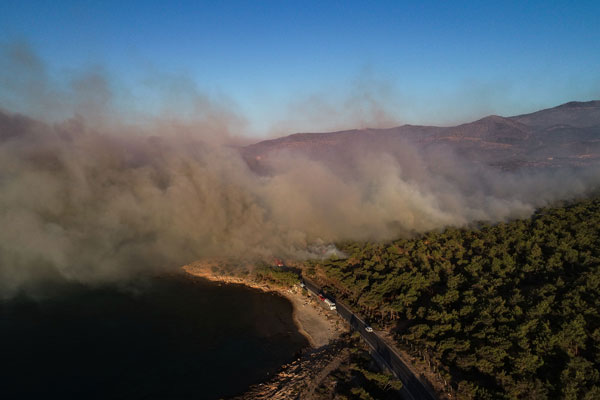 Yangının devam ettiği Mersin'den görüntüler geldi