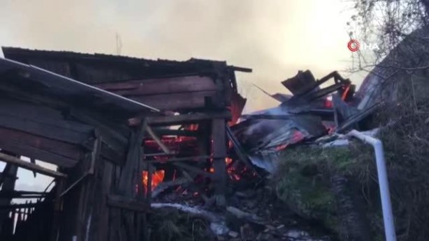 Foto - Yangınla bir köy kül oldu! Havadan görüntülendi