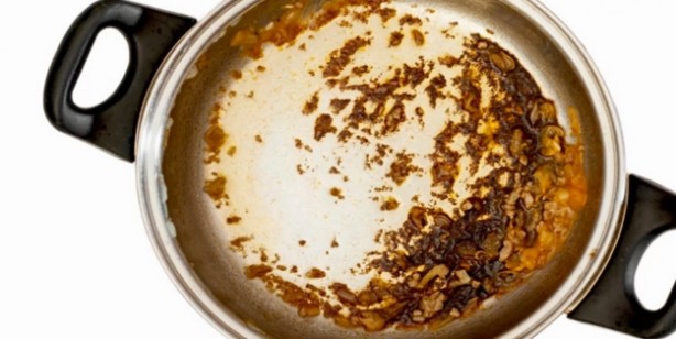 Yanık tencere nasıl temizlenir? Dibi tutan tencereyi temizleme