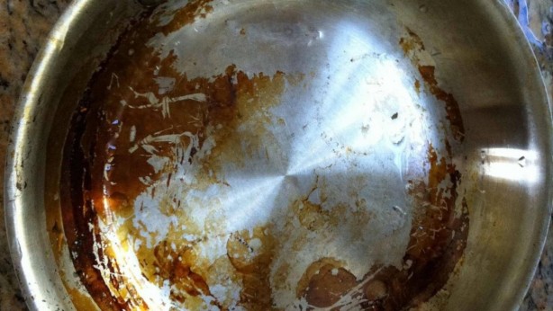 Foto - Yanık tencere nasıl temizlenir? Dibi tutan tencereyi temizleme