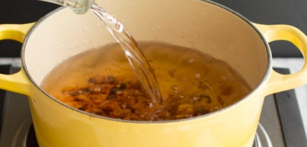 Foto - Yanık tencere nasıl temizlenir? Dibi tutan tencereyi temizleme