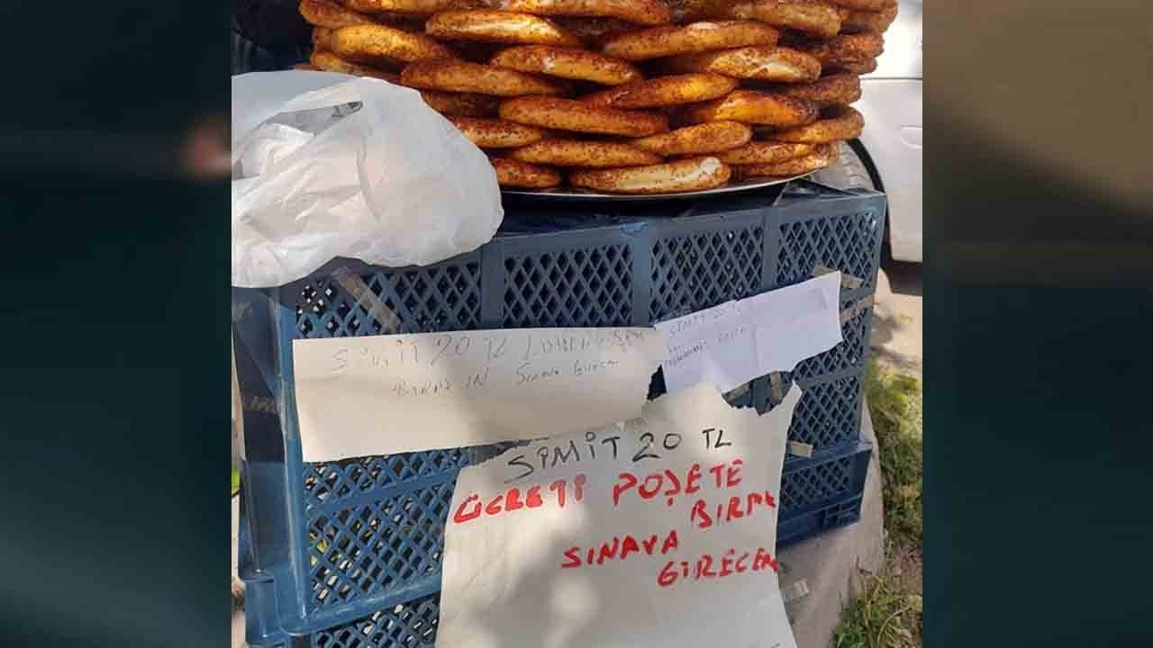 Yanından geçen vatandaş fotoğrafladı: Simit tezgahında şaşırtan KPSS notu