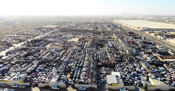 Foto - Yanlarından bile geçen yok! Otomobil çöplüğünden inanılmaz kareler