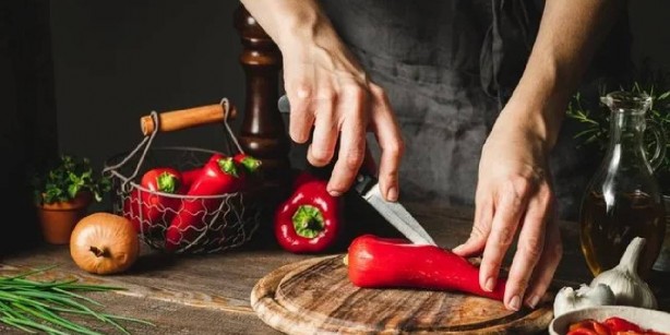 Foto - "Yanlışlıkla acı aldım" diye üzülmeyin, meğer onun da çözümü varmış! Duyan, "Bu kadar kolay mı" diyor! İşte biberin acısını şappadanak alan yöntem
