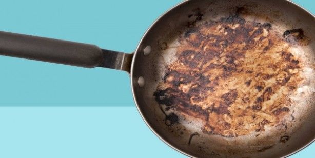 Foto - Yanmış tava altı nasıl temizlenir?