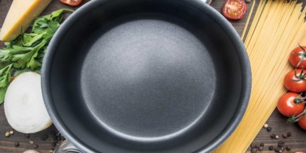 Foto - Yanmış tava altı nasıl temizlenir?