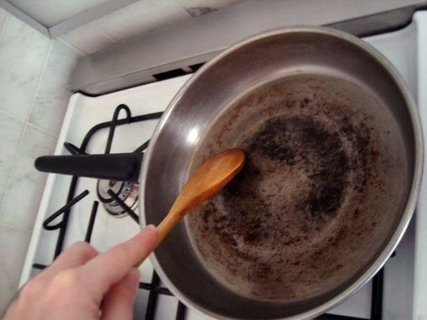 Foto - Yanmış yağları çıkarmanın kolay formülü