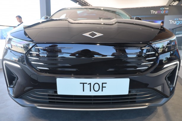 Foto - Yapamaz diyenlere gelsin! TOGG’un sedan modeli ilk kez sergilendi