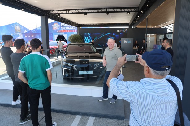 Foto - Yapamaz diyenlere gelsin! TOGG’un sedan modeli ilk kez sergilendi