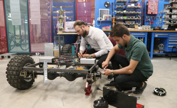 Foto - 'Yapamazsınız' diyorlardı! Türk öğrenciler bunu da yaptı... Elektrikli otomobil ürettiler