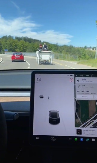 Foto - Yapay zeka ‘error’ verdi! Tesla'nın at arabası ile imtihanı