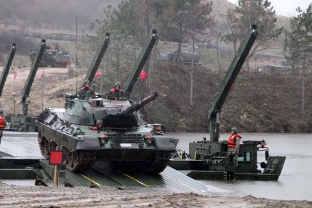 Foto - Yapay zeka 'Türkiye-İsrail savaşı çıkarsa ne olur?' sorusuna cevap verdi! Öyle şeyler söyledi ki tam anlamıyla olay...