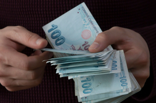 Yapay zeka yeni asgari ücreti Türkiye'ye duyurdu! Kuruşu kuruşuna rakam verdi