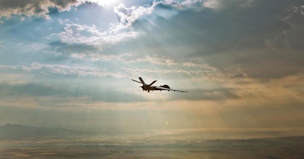 Foto - Yapay zekanın yönettiği İHA ile gerçek pilotun kontrolündeki İHA savaştırıldı! Kazanan herkesi şok etti