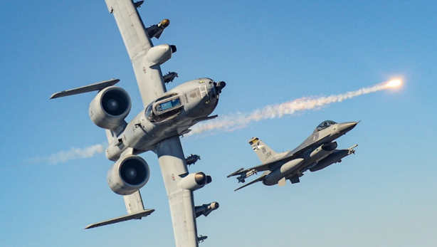 Foto - Yapay zekanın yönettiği İHA ile gerçek pilotun kontrolündeki İHA savaştırıldı! Kazanan herkesi şok etti