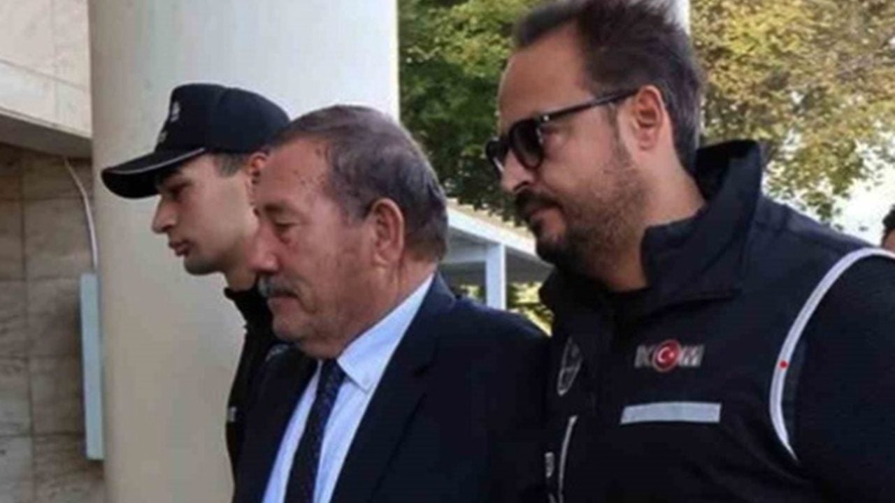 Foto - Yapılmayan işleri yapılmış gibi göstermişler! Belediye başkanı ve oğlu tutuklandı