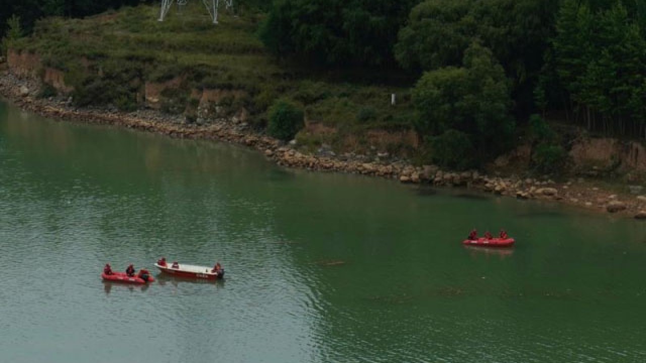 Foto - Yapımı devam eden demir yolu köprüsü çöktü: 12 işçi hayatını kaybetti