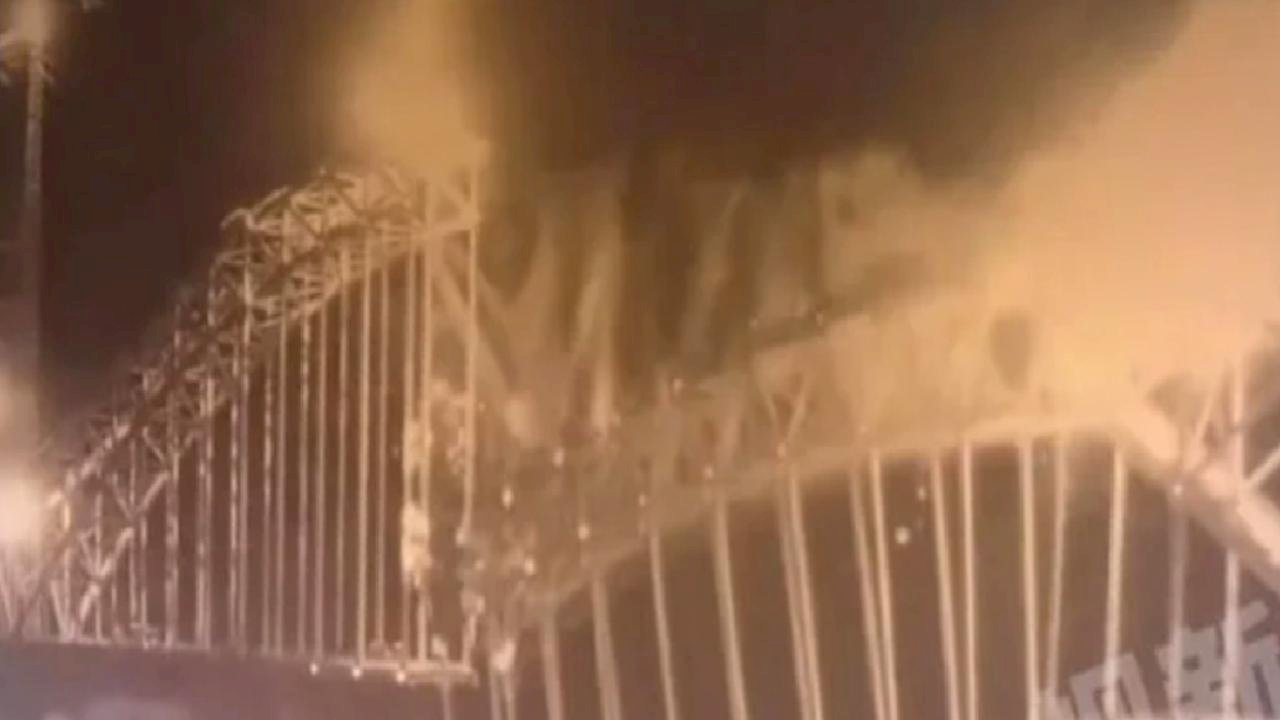 Foto - Yapımı devam eden demir yolu köprüsü çöktü: 12 işçi hayatını kaybetti