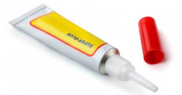 Foto - Yapıştırıcılar kendi kaplarına neden yapışmaz?