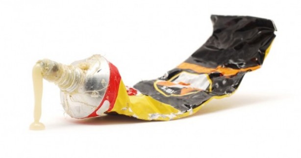 Foto - Yapıştırıcılar kendi kaplarına neden yapışmaz?