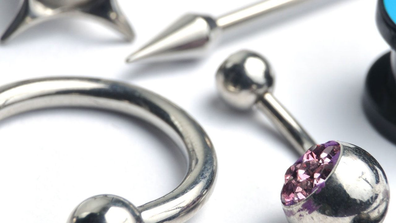 Foto - Yara izi ve doku hasarı hasarı oluşuyor! O kadınlar piercing yapmayı masun sanmasınlar: Uzmanlardan dikkat çeken uyarı