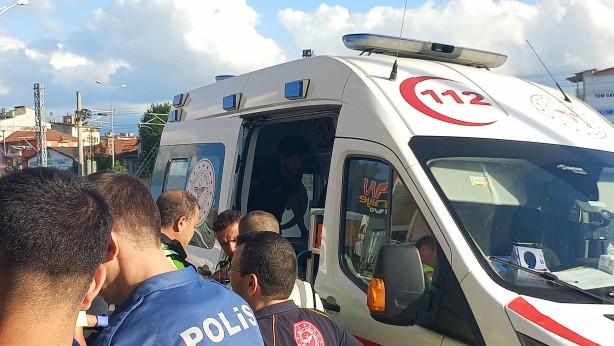 Foto - Yaralı yakınları 'ambulans geç geldi' iddiasıyla polise saldırdı