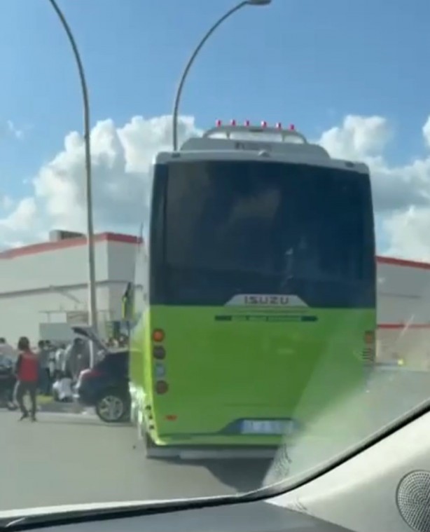 Foto - Yaralı yakınları 'ambulans geç geldi' iddiasıyla polise saldırdı