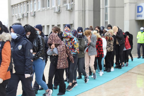 Foto - ‘Yarasa kız’ operasyonunda yeni gelişme! 125 kişi adliyeye sevk edildi