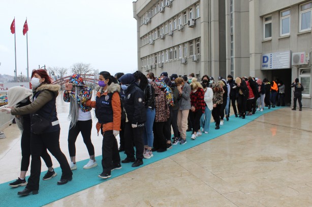 ‘Yarasa kız’ operasyonunda yeni gelişme! 125 kişi adliyeye sevk edildi