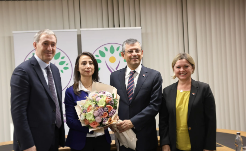 Foto - Yarası olan gocunur! Destici damarlarına bastı