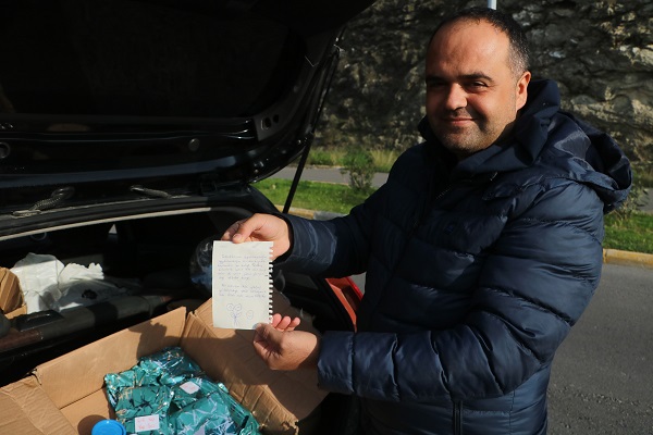 Foto - Yardım kolisinden çıkan ağlatan not!