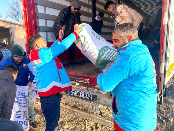 Foto - Yardımlaşmanın böylesi! Ardahanlı vatandaşlardan duygulandıran davranış