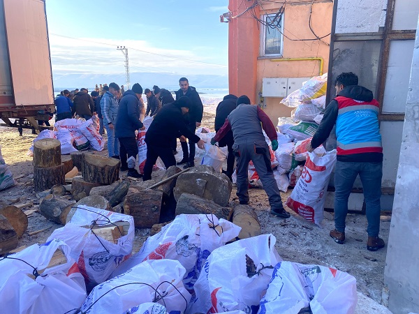 Foto - Yardımlaşmanın böylesi! Ardahanlı vatandaşlardan duygulandıran davranış