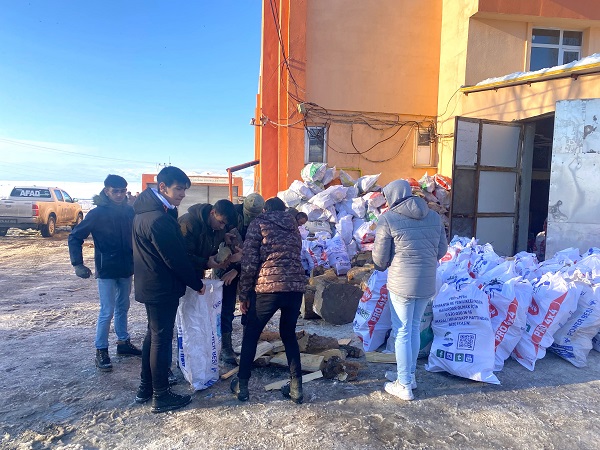 Foto - Yardımlaşmanın böylesi! Ardahanlı vatandaşlardan duygulandıran davranış