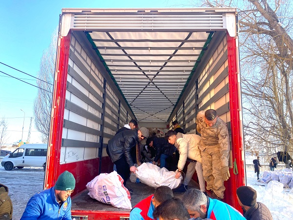 Foto - Yardımlaşmanın böylesi! Ardahanlı vatandaşlardan duygulandıran davranış