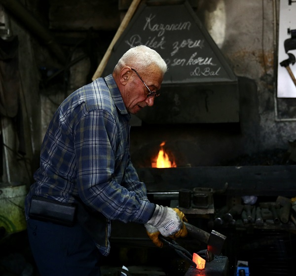 Foto - Yarım asırdır baltalar böyle şekilleniyor