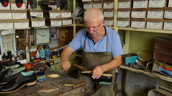 Foto - Yarım asırdır böyle ayakkabı üretiyor