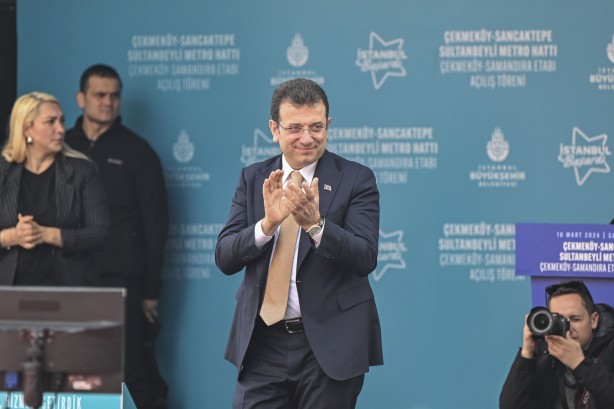 Foto - Yarım Genel Başkanların mitinginde LGBT bayrakları dalgalandı