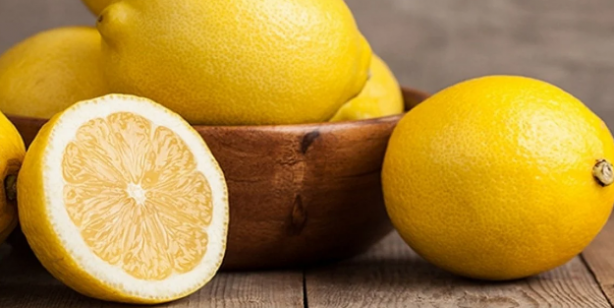 Foto - Yarım limonu topuğunuza sürüp bekleyin! Gördüğünüz etkiye inanamayacaksınız