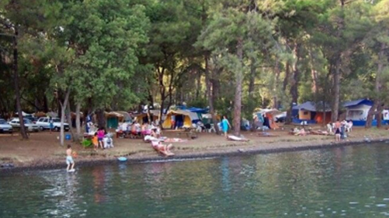 Foto - Yarım milyon kişi o ilçedeki özel alanın kapısına dayandı: Ne yapıp edip içeri girmek istiyorlar