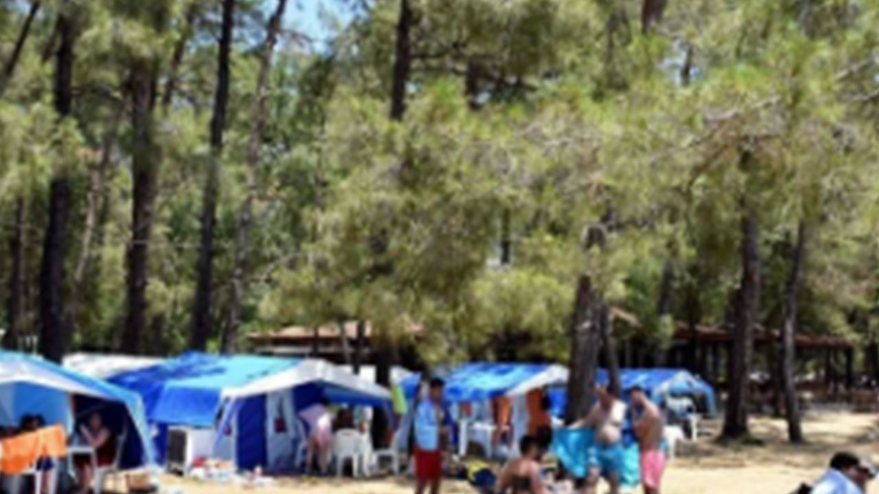 Foto - Yarım milyon kişi o ilçedeki özel alanın kapısına dayandı: Ne yapıp edip içeri girmek istiyorlar