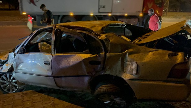 Yarışan otomobiller kaza yaptı