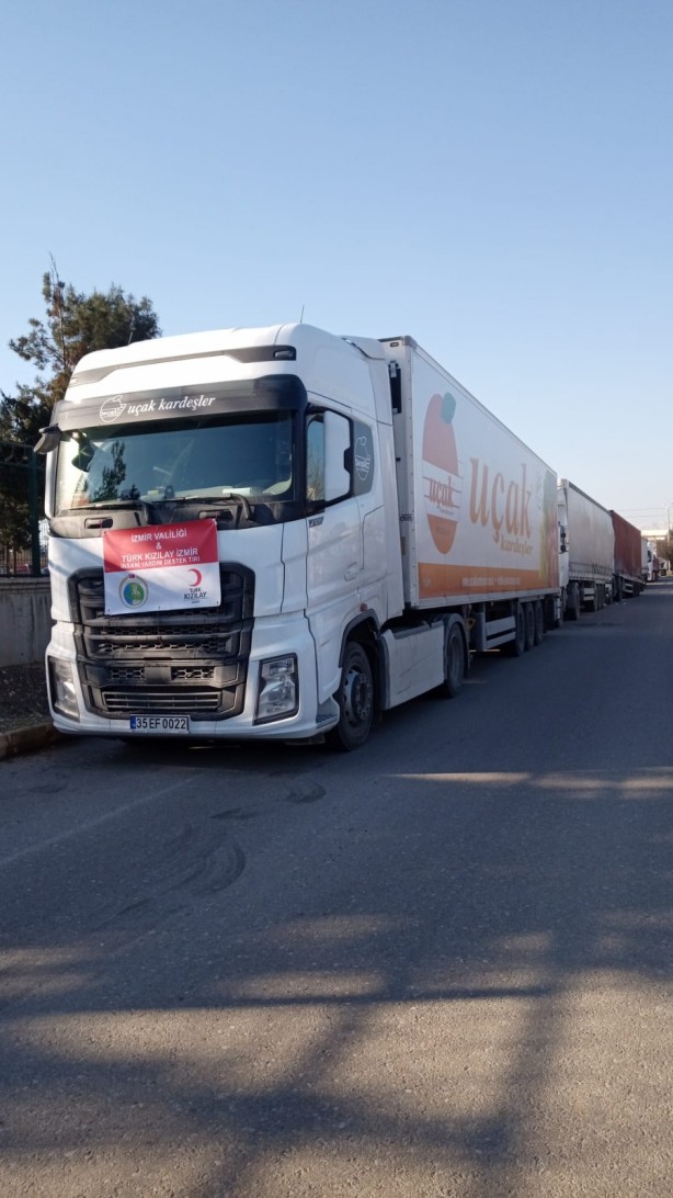 Foto - Yaş meyve sebze sektörü yardımlarını deprem bölgesine taşıyor