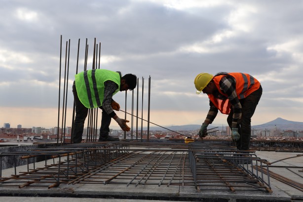 Foto - Yaş ortalaması giderek yükseliyor! İnşaat sektöründe büyük tehlike