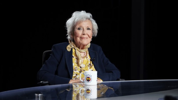 "Yaşa Fenerbahçe" marşını seslendirmişti! "Ünlü sanatçı Nesrin Sipahi öldü" iddiası sonrası gerçek ortaya çıktı! Karışıklığı duyanlar şaştı kaldı