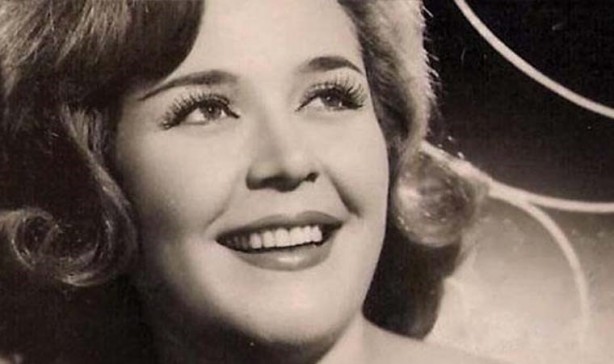 Foto - "Yaşa Fenerbahçe" marşını seslendirmişti! "Ünlü sanatçı Nesrin Sipahi öldü" iddiası sonrası gerçek ortaya çıktı! Karışıklığı duyanlar şaştı kaldı