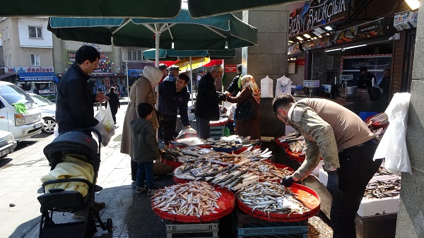Foto - Yasak başladı tezgahlar onlara kaldı