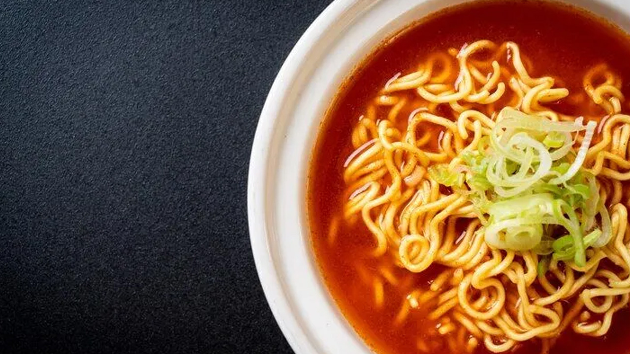 Yasak getirin! Çocuklarda Noodle hipertansiyon yapıyor, gizli tehlike! Hemen çöpe atın... Uzmanlar uyardı