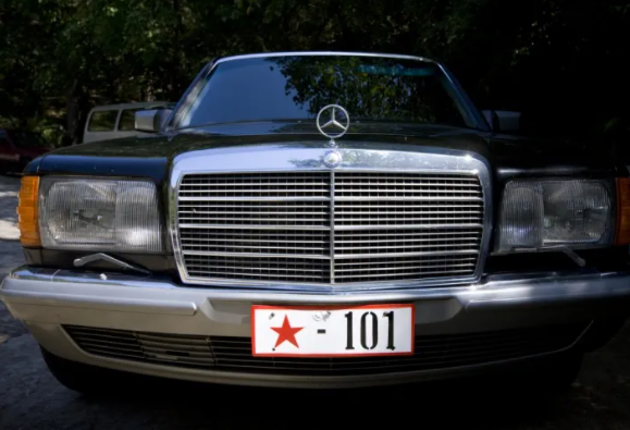 Foto - Yasak olmasına rağmen ortaya çıkardı! Nükleer gücü olan ülkede olay görüntüler